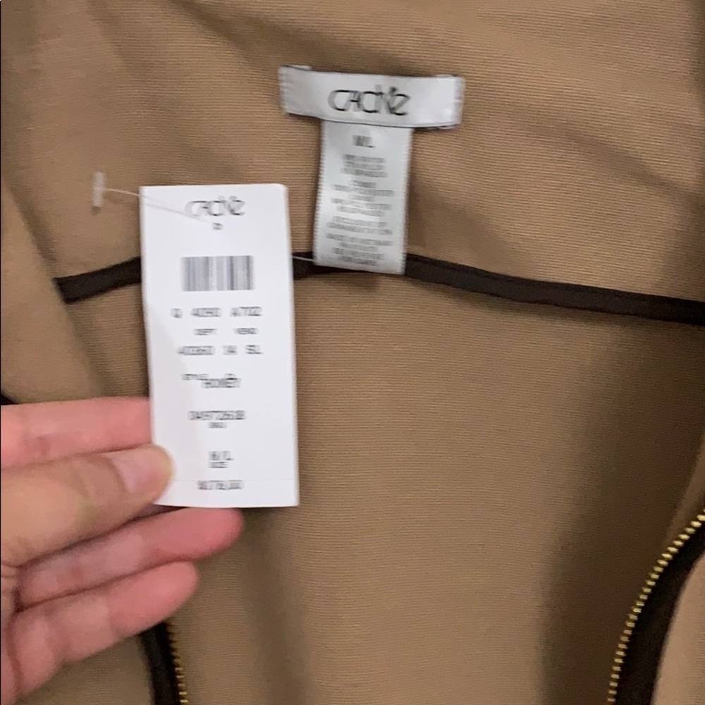 Cache Jacket - Picture 2 of 3